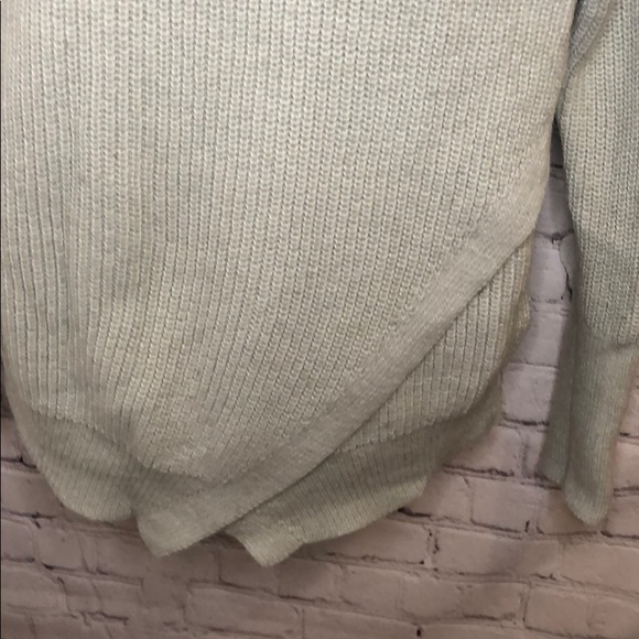 Banana Republic butterfly hem sweater - Picture 13 of 13